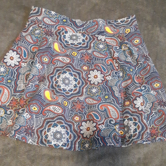2 mini skirts - Picture 3 of 3
